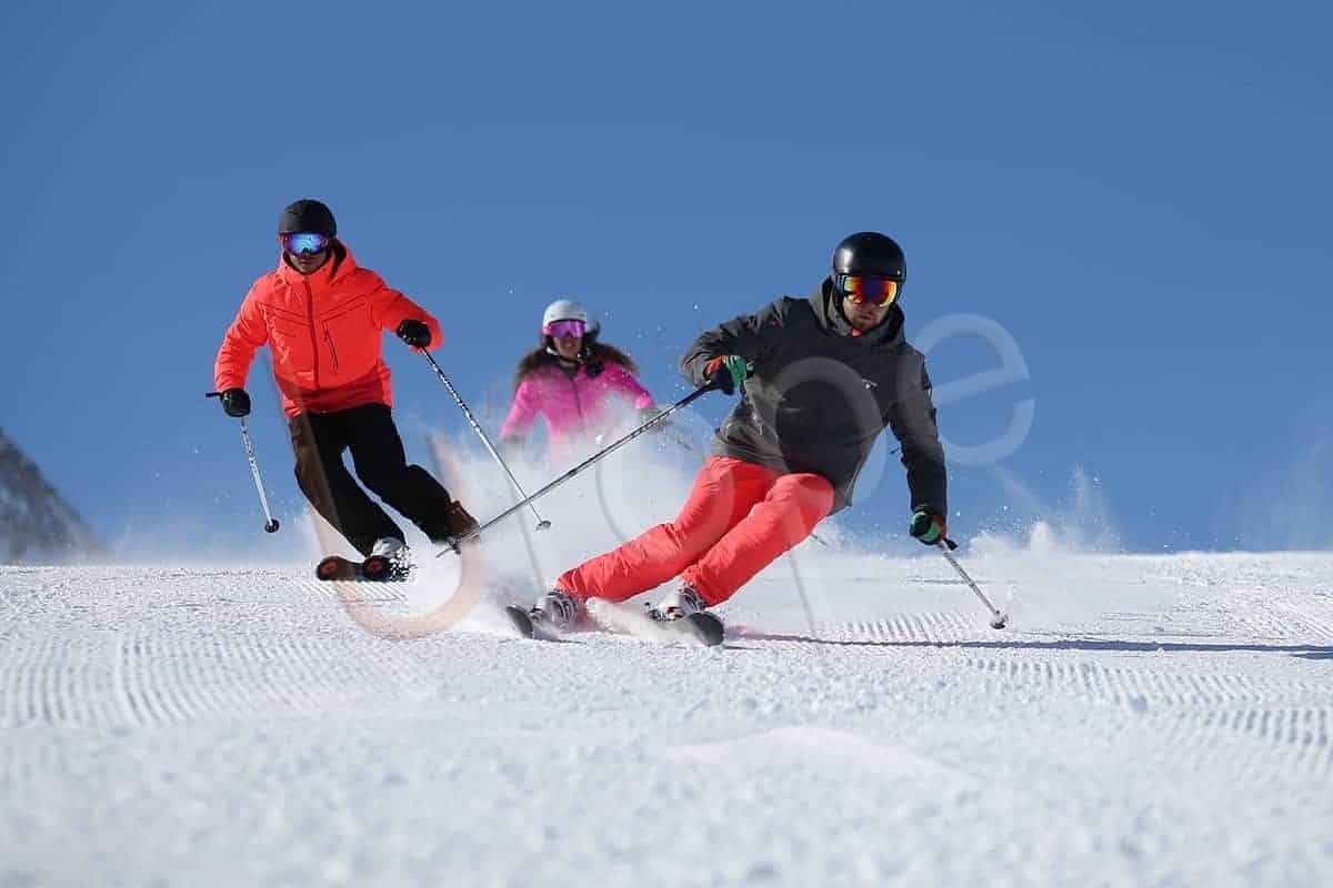 Groupe de skieurs sur les pistes à Val d'Isère