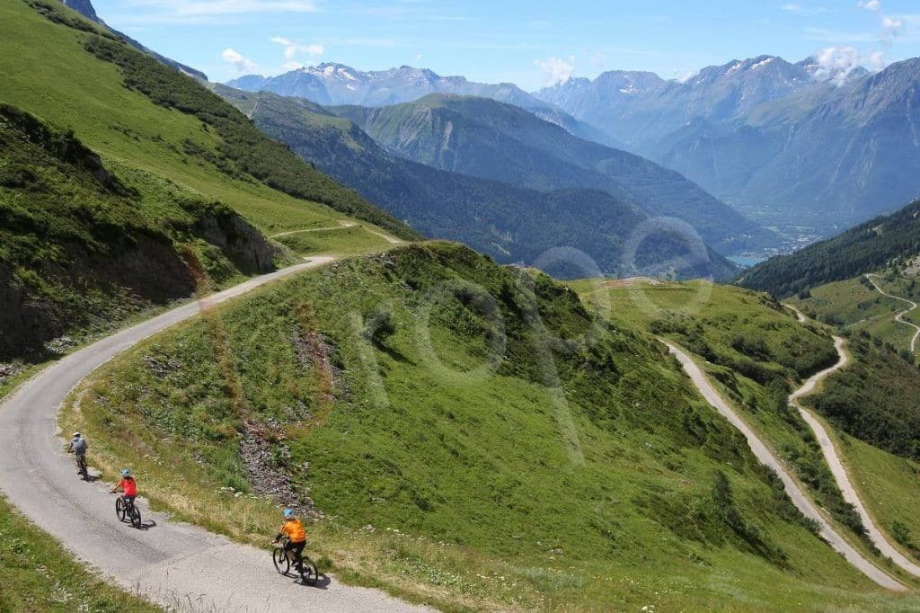 Image de descente en VTT sur les hauteurs de l'Alpe d'Huez