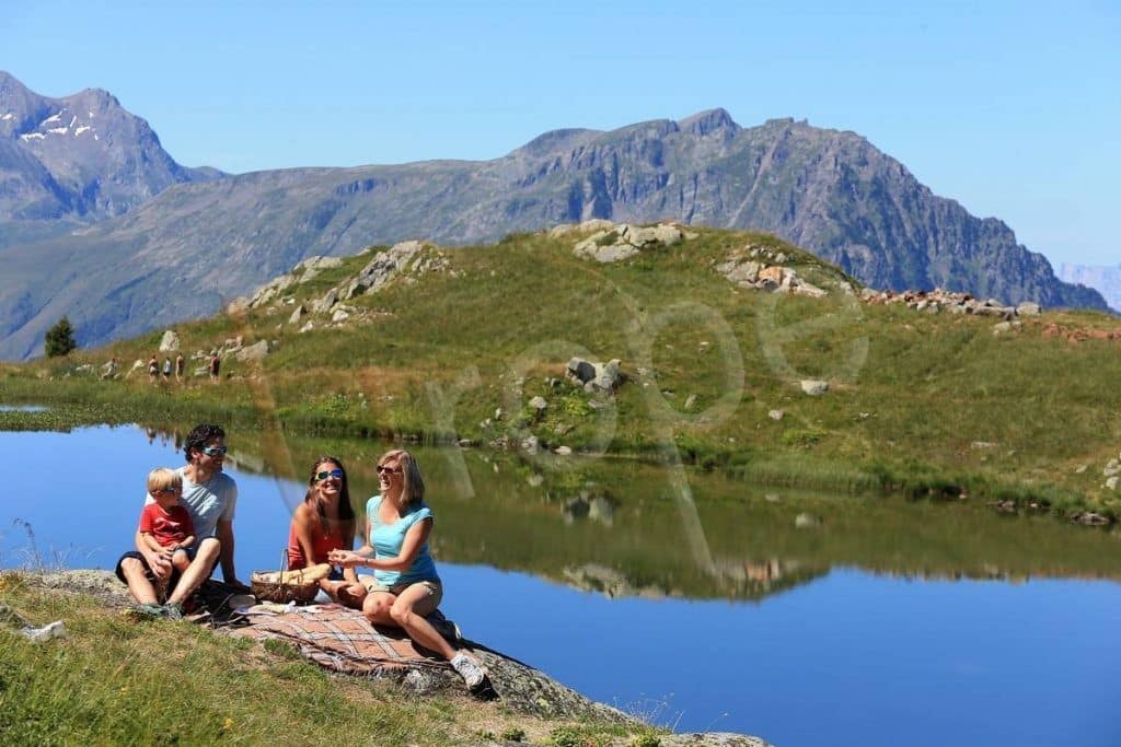 Image de déjeuner au lac de la Fare à l'Alpe d'Huez