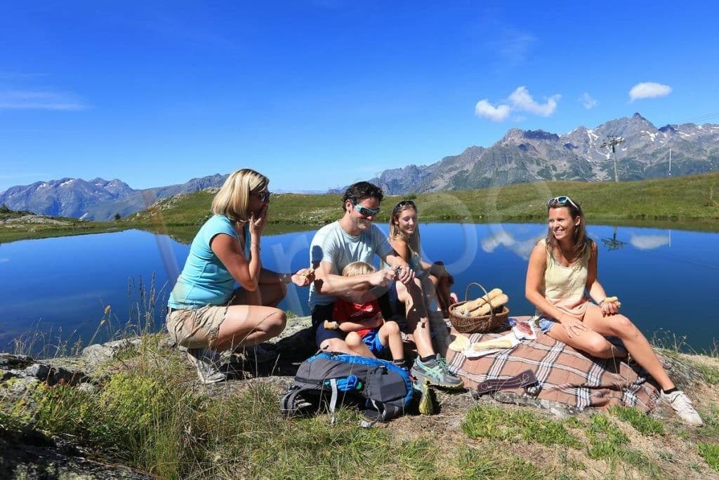 Photo de Pique-nique au lac de la Fare à l'Alpe d'Huez