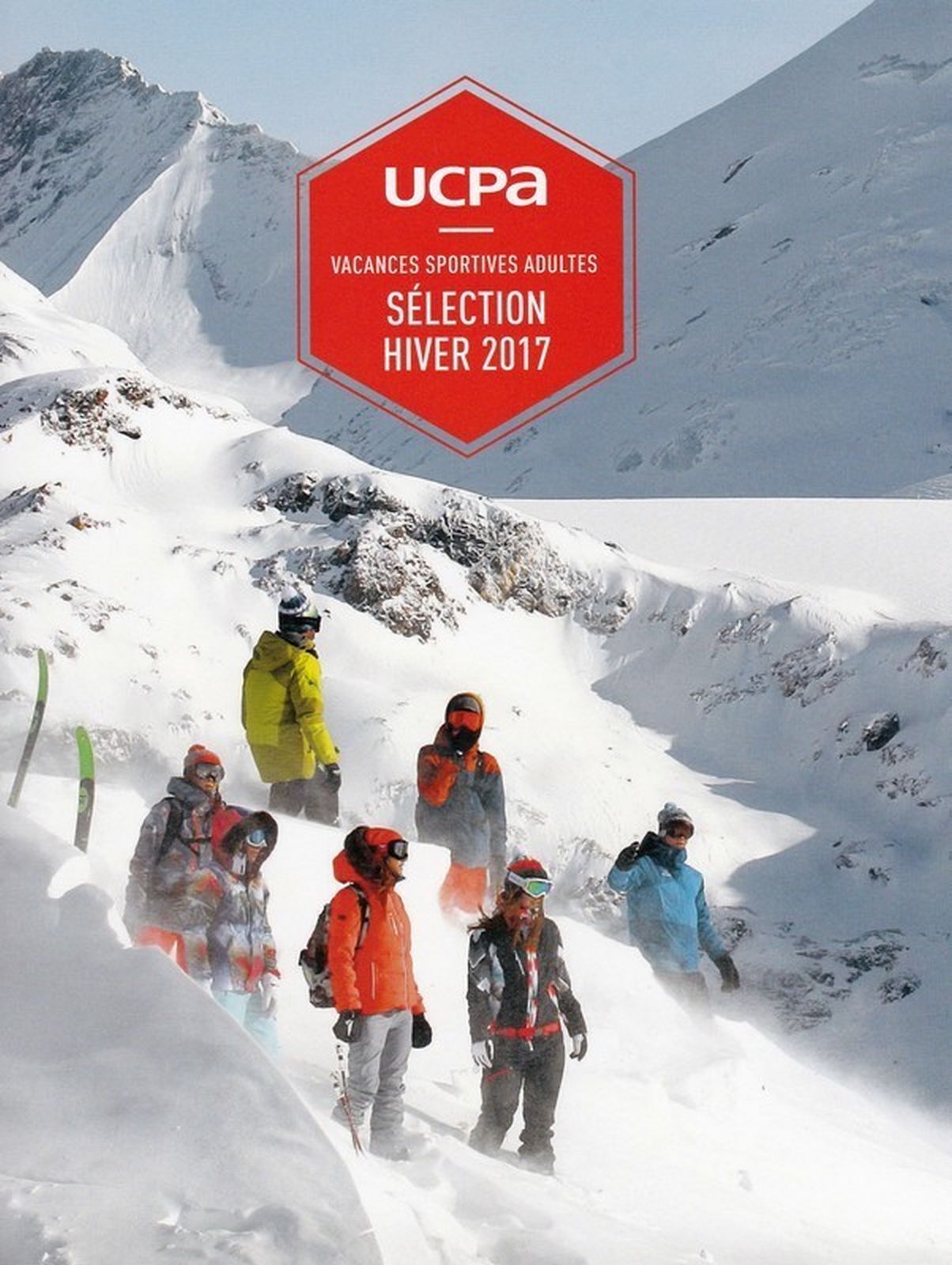 Catalogue Hiver UCPA avec en couv une photo de ski Urope